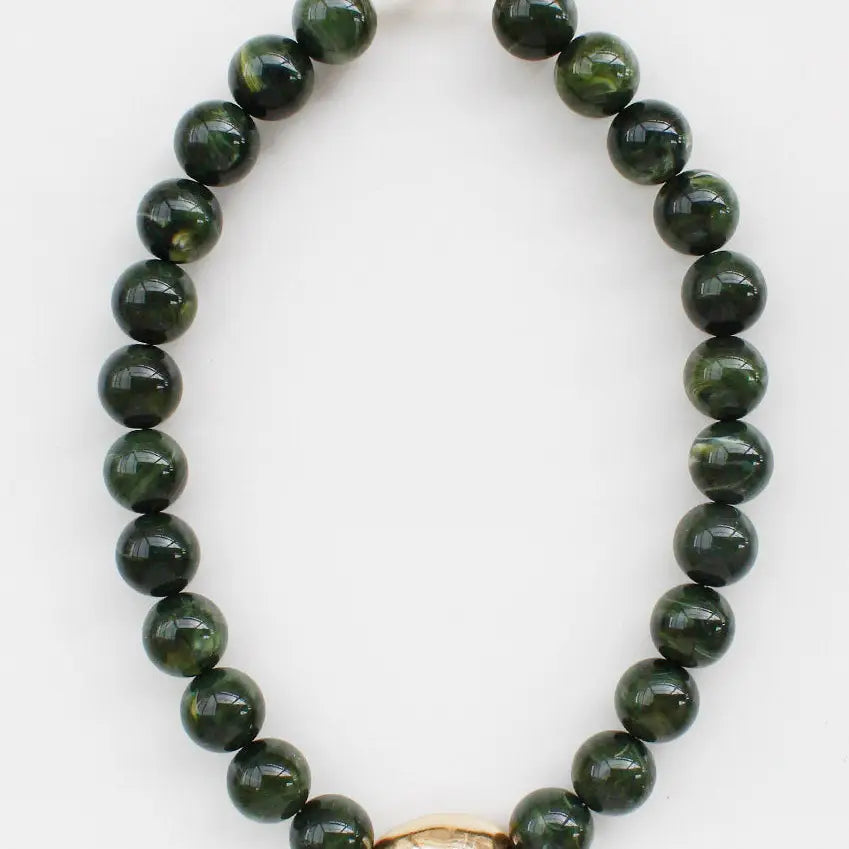GREEN NATURAL STONE WITH GOLD HAMMERED ACCENT BEADED NECKLACE
