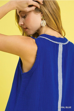 Textured Sleeveless Contrast Trim Top