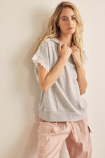 Loose fit hoodie with contrast detail at the sleeve.￼