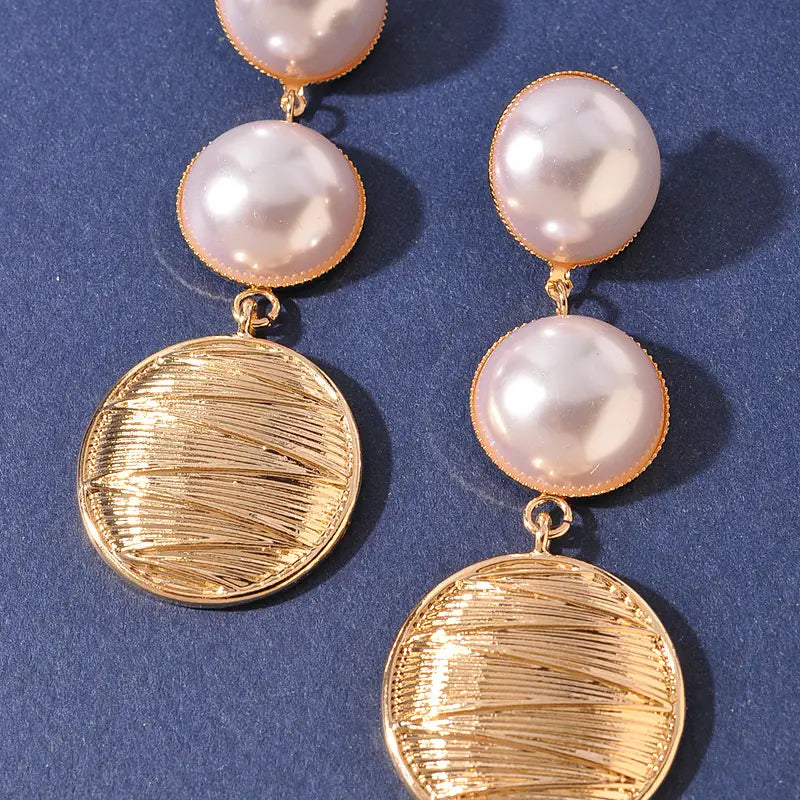 PEARL & TEXTURED GOLD DISC STATEMENT DROP EARRING