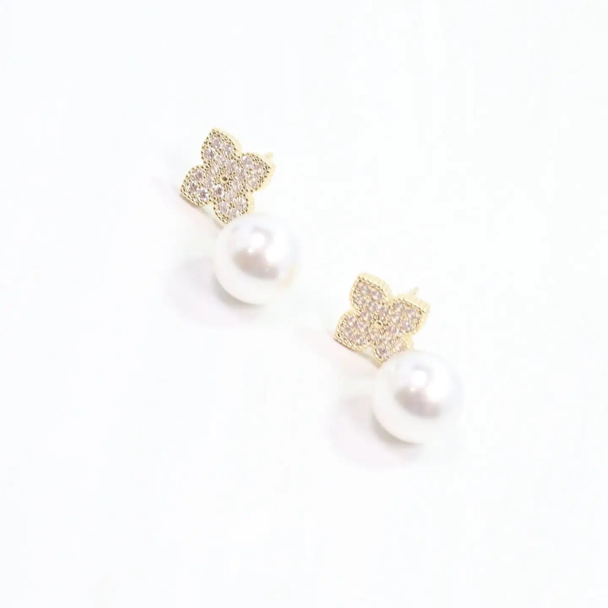 Chanti Clover and Pearl Stud Pearl