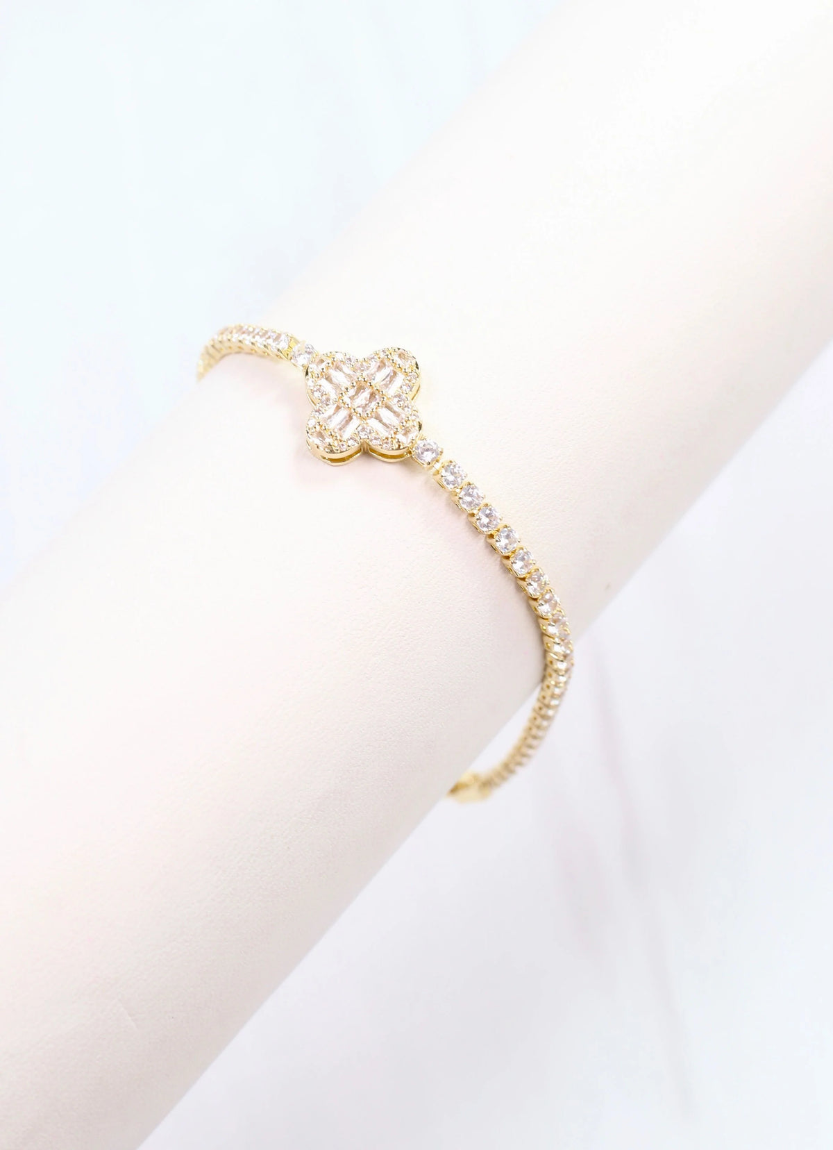 Dastan Clover Braclet
