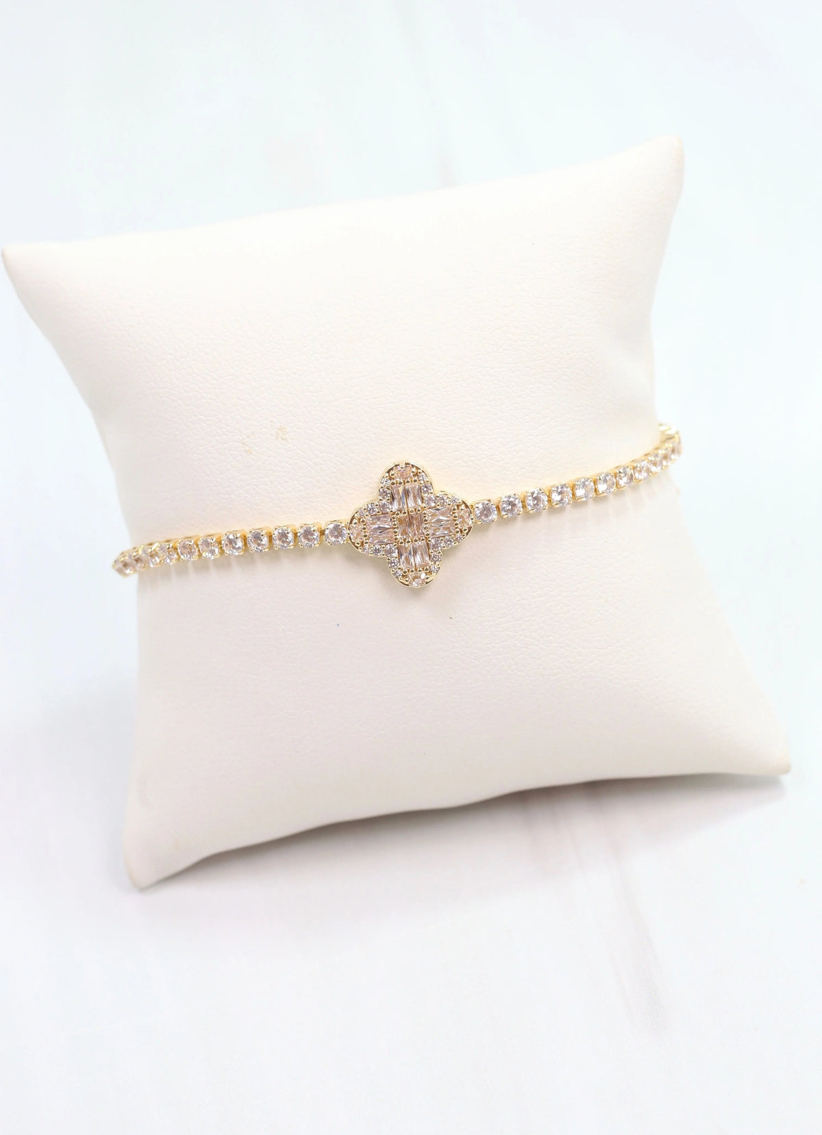 Dastan Clover Braclet