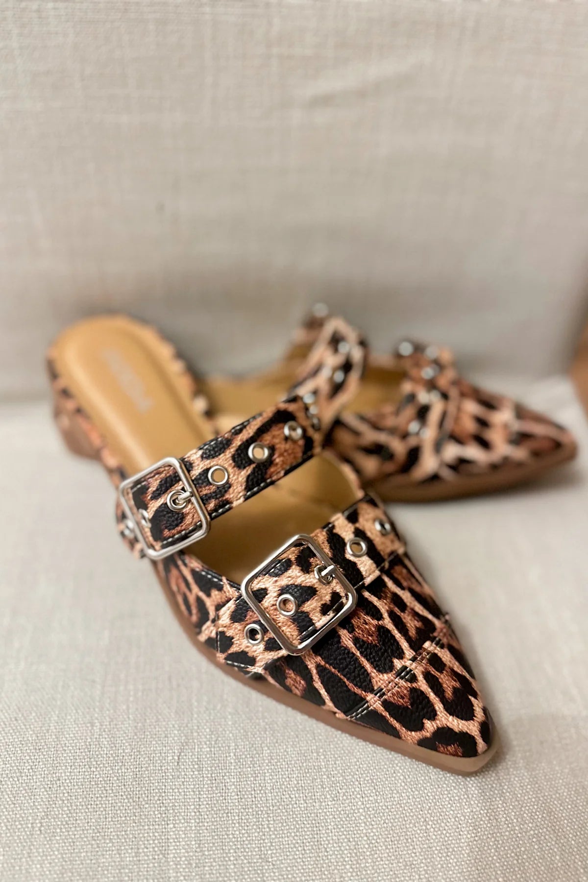 POINTED TOE SLIP ON FLATS LEOPARD