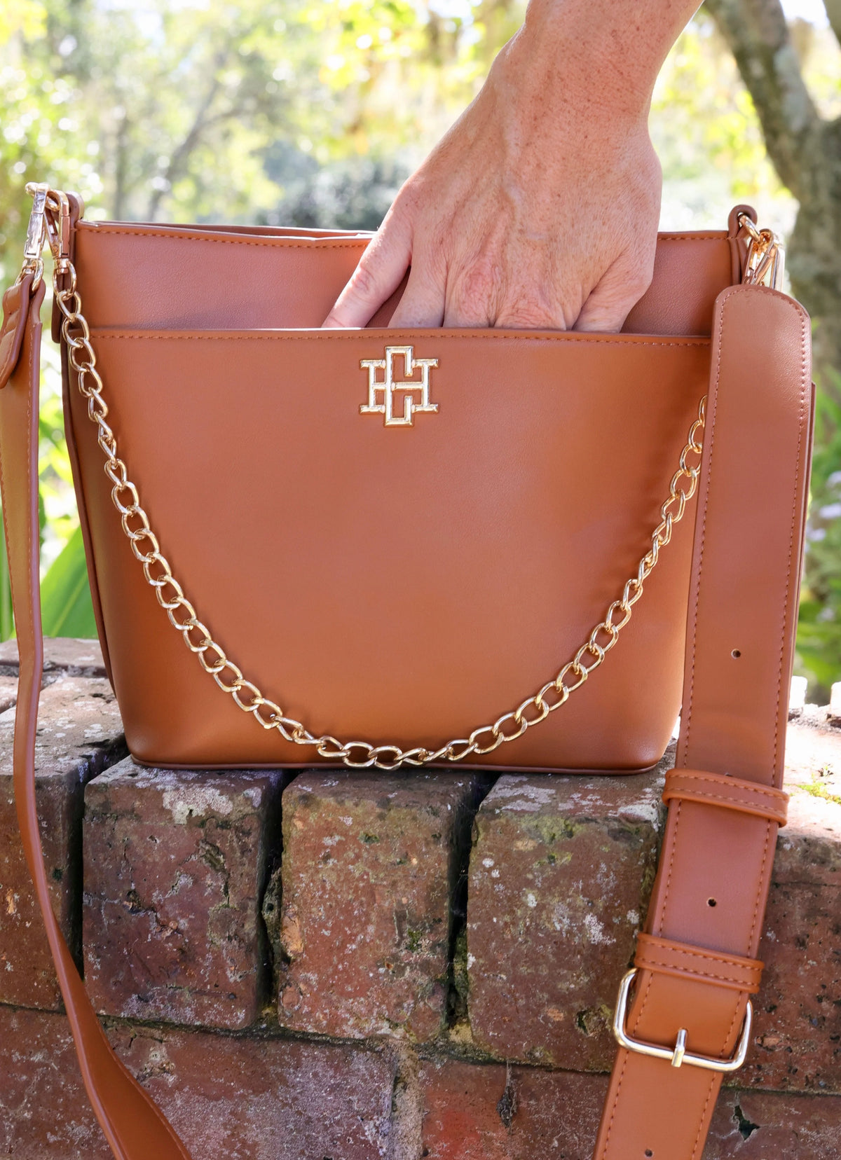 BRIELLE BUCKET BAG